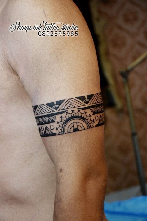 tatuaggio bracciale uomo bicipite|I migliori disegni di tatuaggi per bicipiti maschili